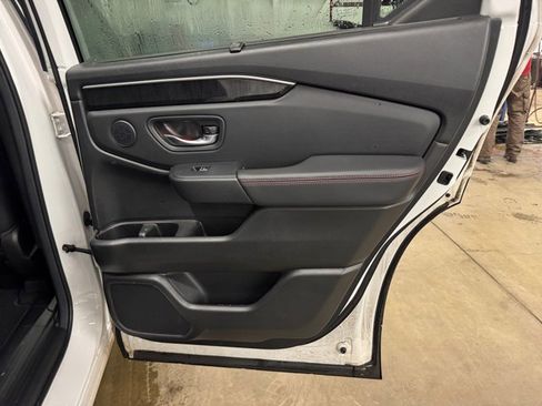 Used 2025 Honda Pilot Black Edition image 27