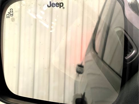 Used 2016 Jeep Renegade Limited image 28