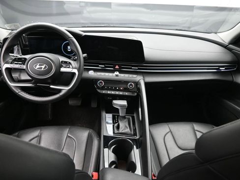 Certified 2025 Hyundai Elantra Limited FWD image 24