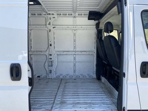 Used 2025 RAM ProMaster 2500 w/ Convenience Group FWD image 12
