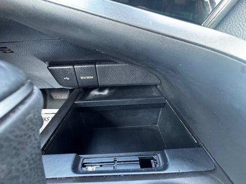 Used 2022 Toyota Camry SE image 21