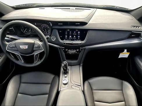 New 2025 Cadillac XT5 Luxury image 6