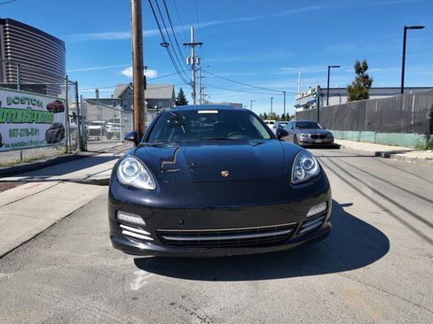 Used 2013 Porsche Panamera 4 image 3