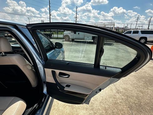 Used 2010 BMW 335i Sedan RWD image 18