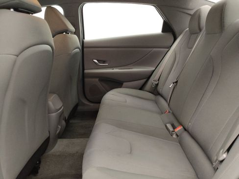 Used 2024 Hyundai Elantra SE FWD image 18