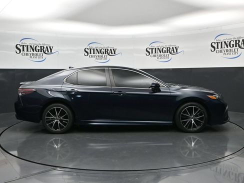 Used 2021 Toyota Camry SE FWD image 8