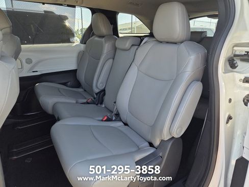 Used 2025 Toyota Sienna XLE FWD image 10