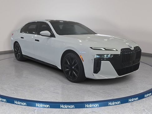 Used 2024 BMW 740i image 4