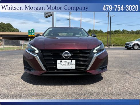 Used 2025 Nissan Altima 2.5 SV FWD image 2