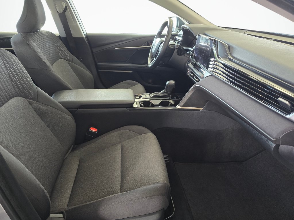 Used 2025 Toyota Camry LE w/ Convenience Package FWD image 42