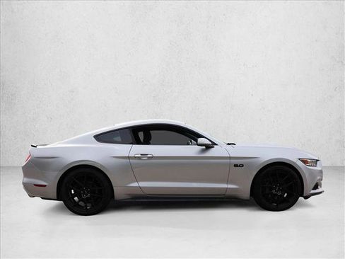 Used 2017 Ford Mustang GT w/ Black Accent Package RWD image 4