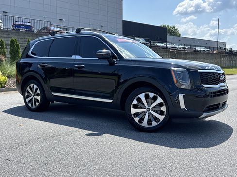 Used 2022 Kia Telluride S FWD image 2