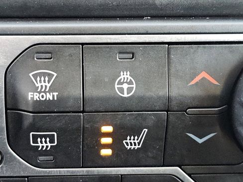 Used 2022 Jeep Wrangler Unlimited Sahara w/ Cold Weather Group image 13