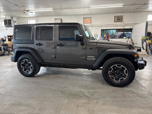 Used 2018 Jeep Wrangler Unlimited Sport w/ Connectivity Group image 5