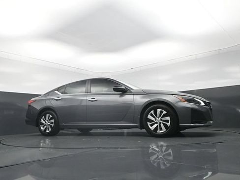 Used 2025 Nissan Altima 2.5 S FWD image 33