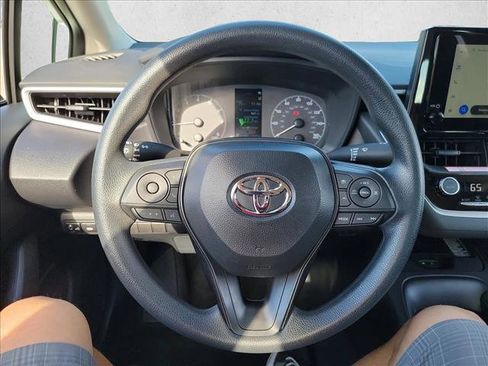 Used 2025 Toyota Corolla LE image 20