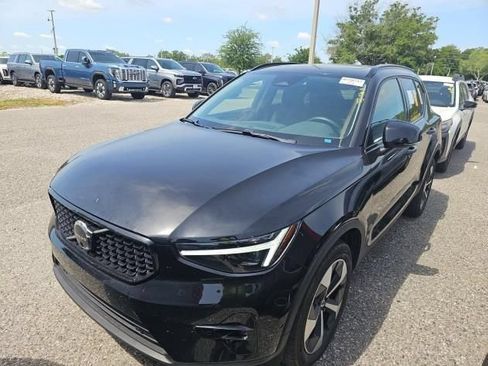 Used 2026 Volvo XC40 B5 Plus AWD/4WD image 2