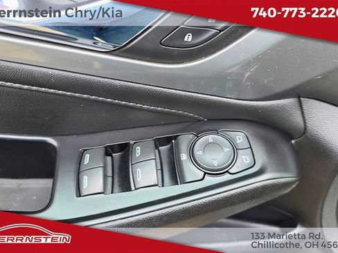 Used 2023 Chevrolet Traverse LT FWD image 14