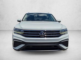 Used 2023 Volkswagen Tiguan SE w/ Panoramic Sunroof Package FWD video 2