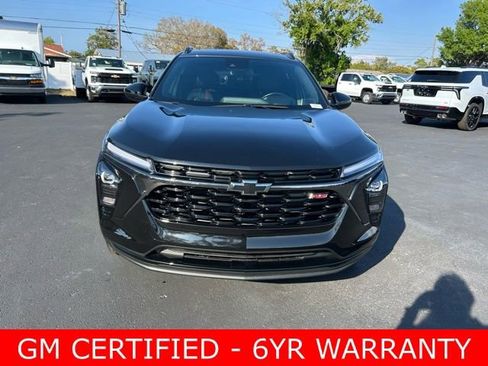 Used 2025 Chevrolet Trax RS w/ Sunroof Package image 2