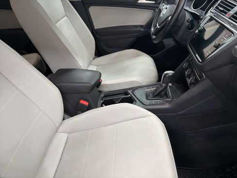 Used 2018 Volkswagen Tiguan SE FWD image 33