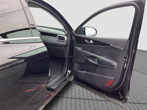 Used 2020 Kia Sorento LX image 17