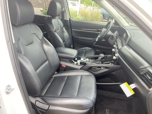 Used 2025 Kia Telluride S FWD image 17