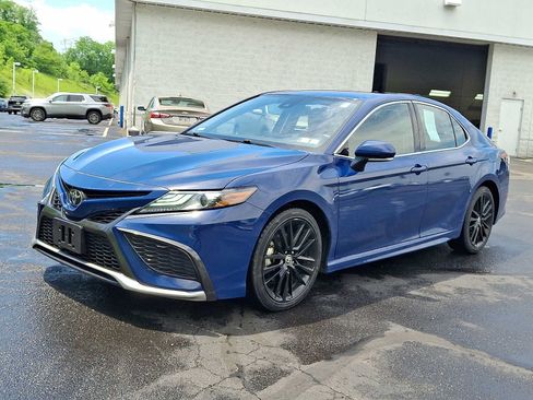 Used 2024 Toyota Camry XSE FWD image 3