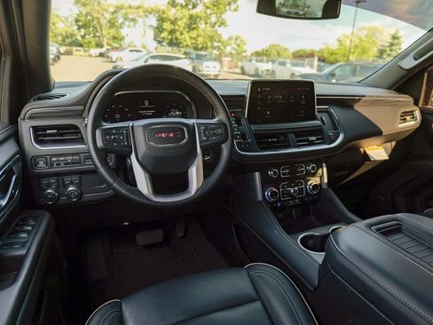 Used 2024 GMC Yukon XL SLT w/ SLT Premium Package AWD/4WD image 44