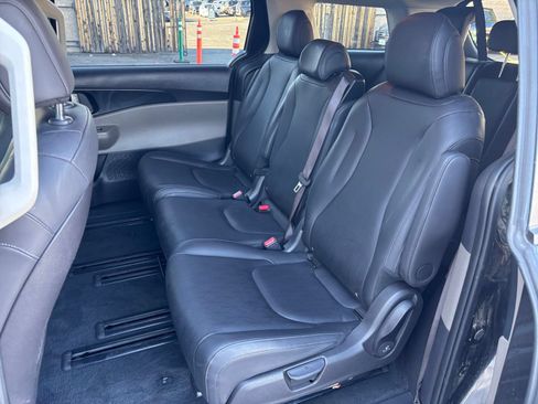 Used 2026 Kia Carnival FWD image 41