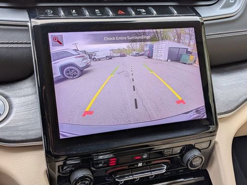Certified 2022 Jeep Grand Cherokee Limited AWD/4WD image 21