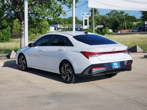 Used 2024 Hyundai Elantra SEL w/ Convenience Package FWD image 7