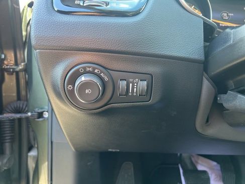 Used 2020 Jeep Compass Limited image 21