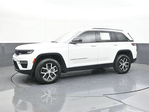 Used 2024 Jeep Grand Cherokee Limited w/ Trailer Tow Package AWD/4WD image 7