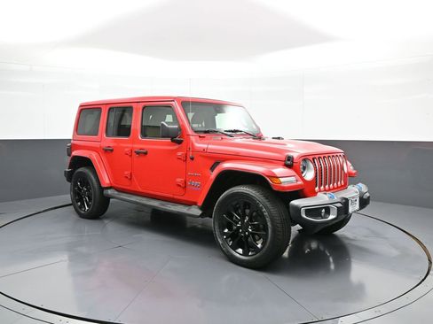 Used 2022 Jeep Wrangler Unlimited Sahara w/ Cold Weather Group AWD/4WD image 4