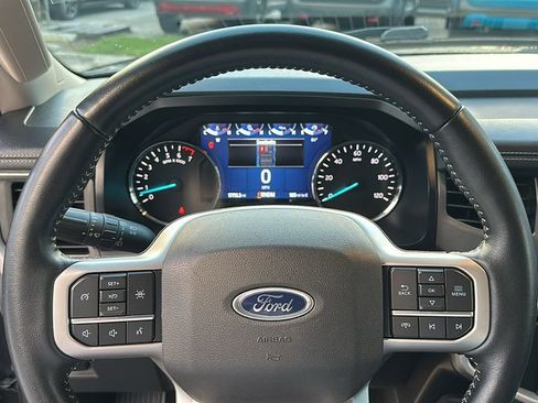 Used 2023 Ford Expedition XLT image 19