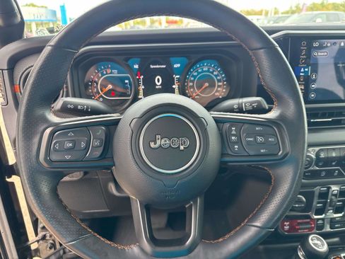 Used 2024 Jeep Gladiator Mojave w/ Technology Group image 21