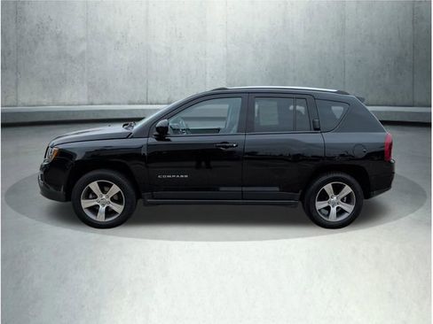 Used 2017 Jeep Compass High Altitude image 2