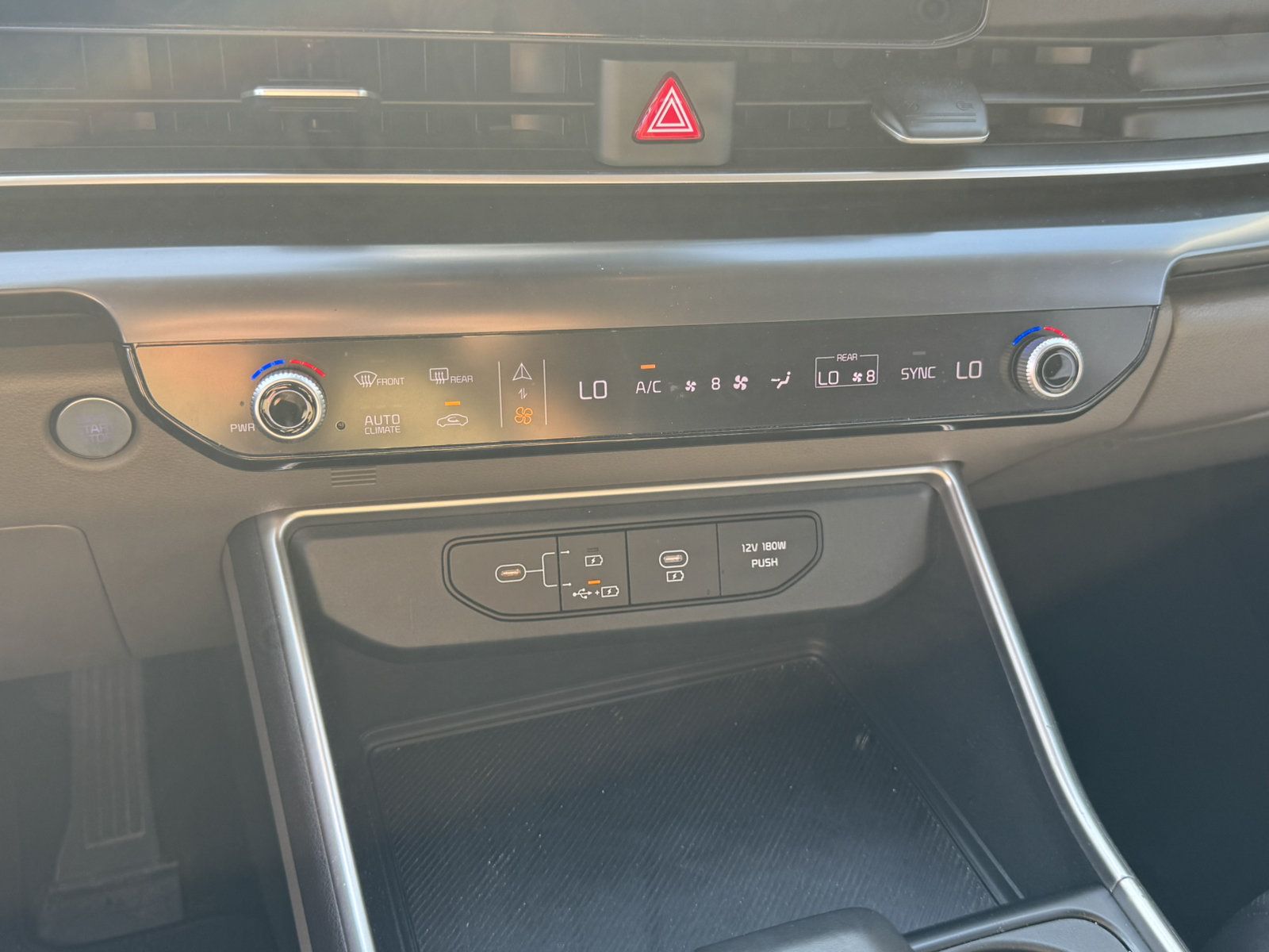 Used 2025 Kia Carnival FWD image 28