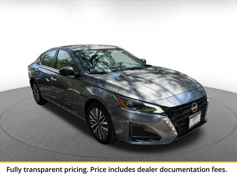 Used 2025 Nissan Altima 2.5 SV FWD image 1