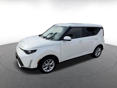 Used 2025 Kia Soul LX w/ LX Technology Package FWD image 8