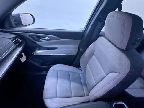 Used 2025 Chevrolet Traverse LT image 35