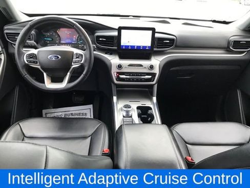 Used 2023 Ford Explorer XLT image 5