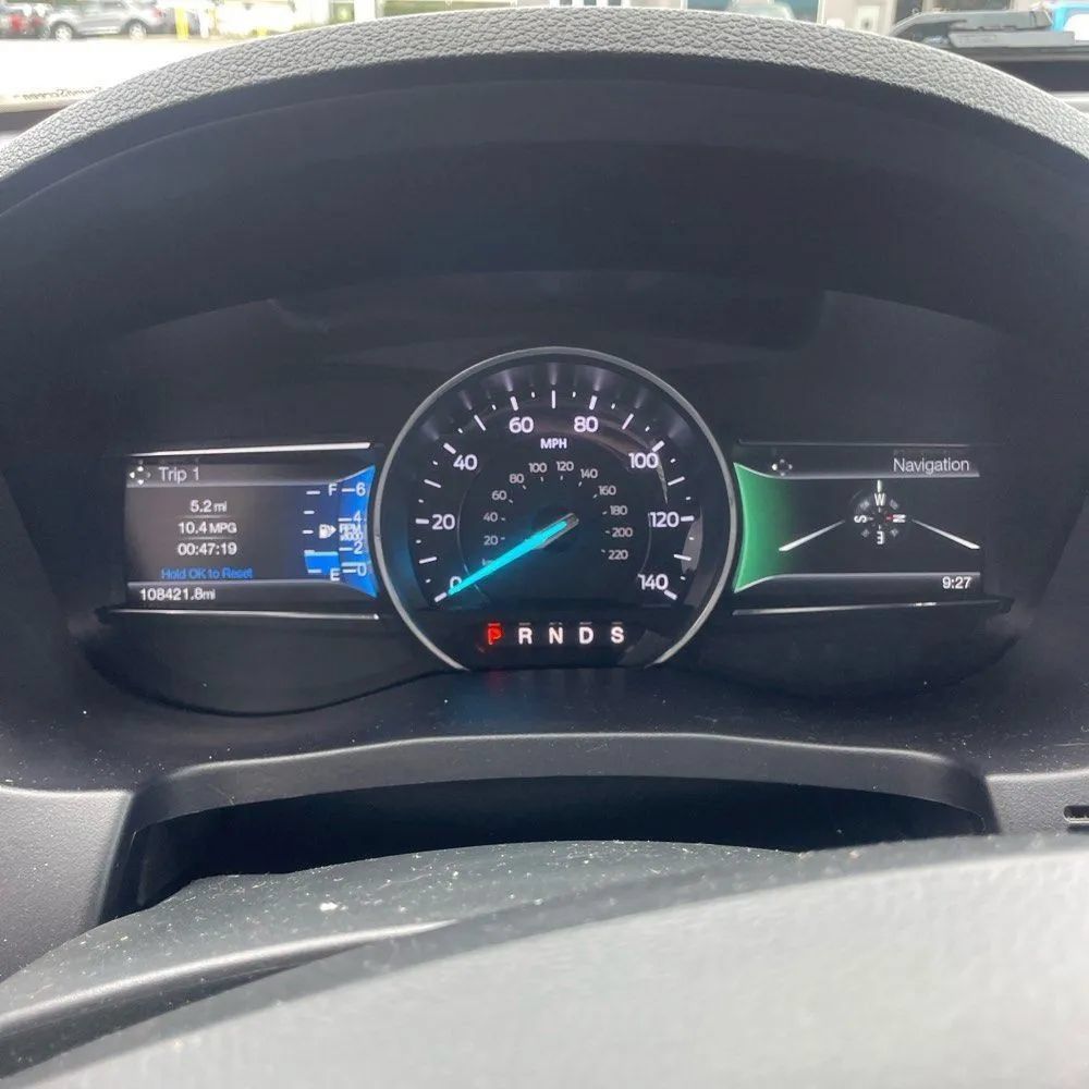 Used 2017 Ford Explorer XLT w/ Equipment Group 202A AWD/4WD image 30