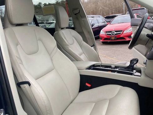 Used 2019 Volvo XC90 T5 Momentum w/ Advanced Package image 16