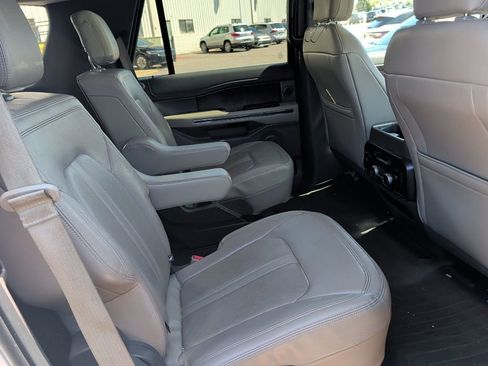 Used 2018 Ford Expedition Limited w/ Equipment Group 302A AWD/4WD image 10