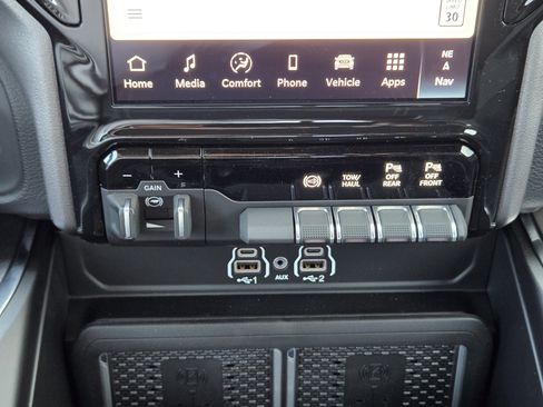 New 2026 RAM 2500 Laramie w/ Night Edition AWD/4WD image 17