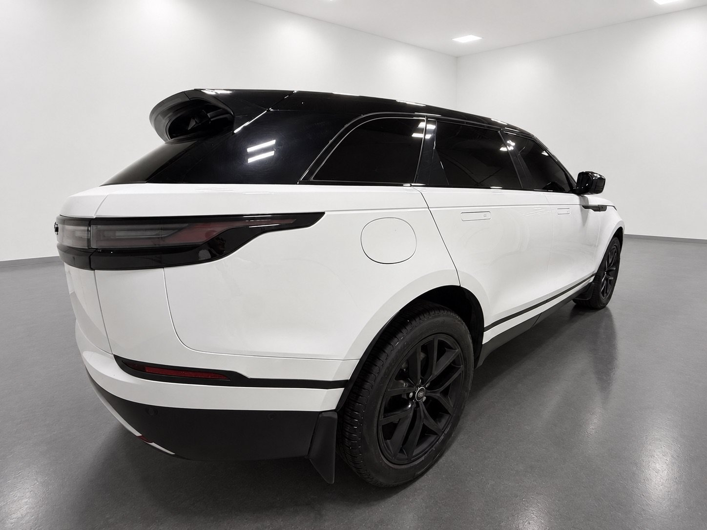 Used 2026 Land Rover Range Rover Velar S AWD/4WD image 6