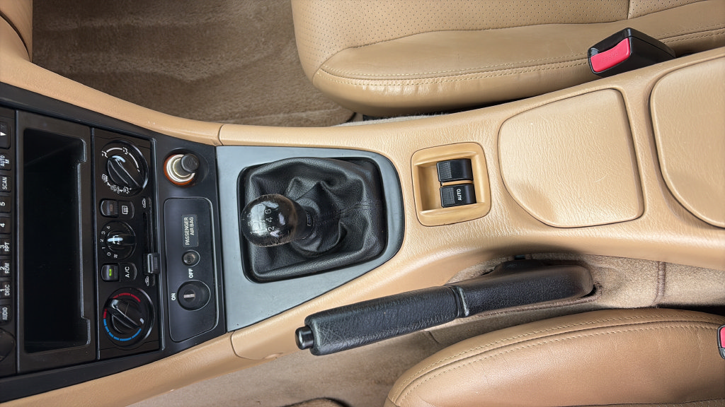 Used 2001 MAZDA MX-5 Miata RWD image 15