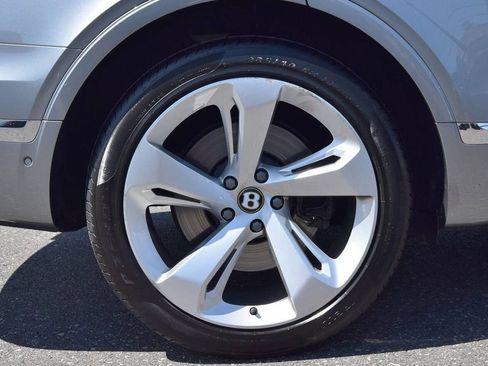 Used 2019 Bentley Bentayga image 48
